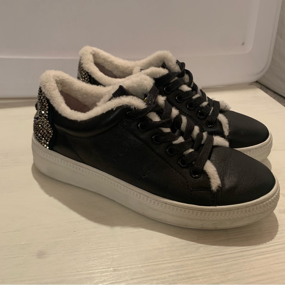 Lola Cruzโ Eyes Leather Sneakers black